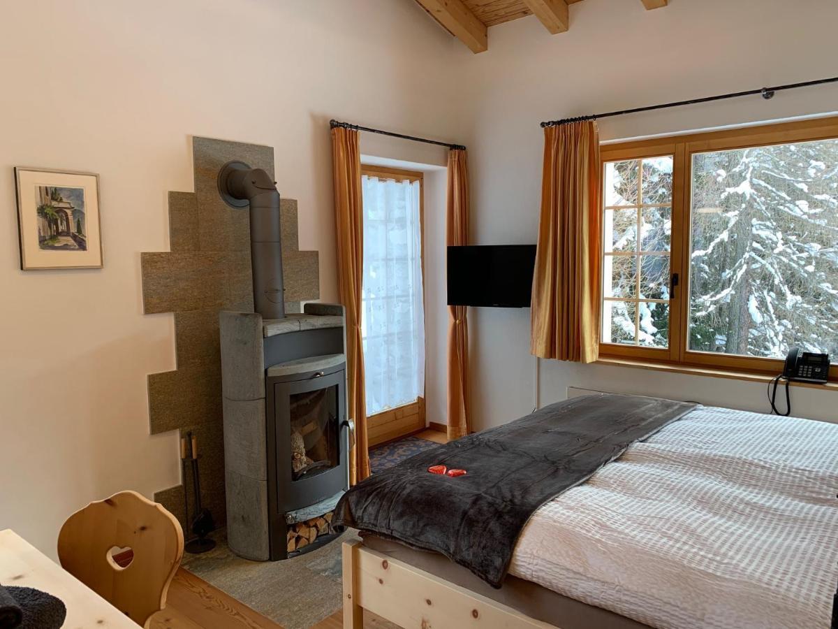 Chasa Al Battaporta Hotel Tschierv Buitenkant foto